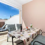 Appartement Awesome In With Wifi
