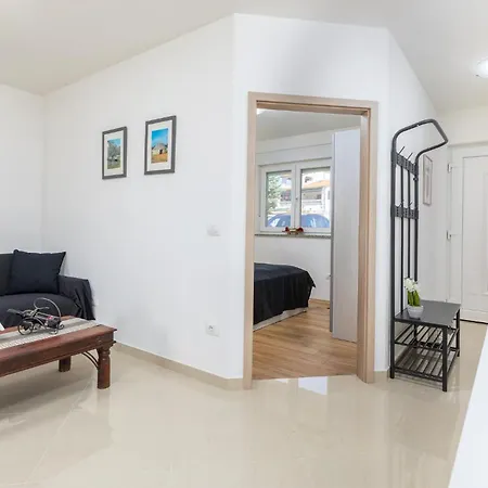 1 Bedroom Cozy In Apartment