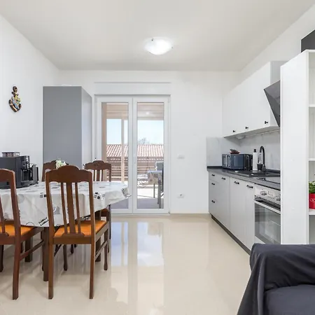 1 Bedroom Cozy In *
