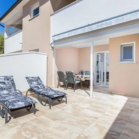 1 Bedroom Cozy In Apartment Barbariga